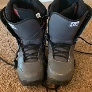 DC snowboarding boots